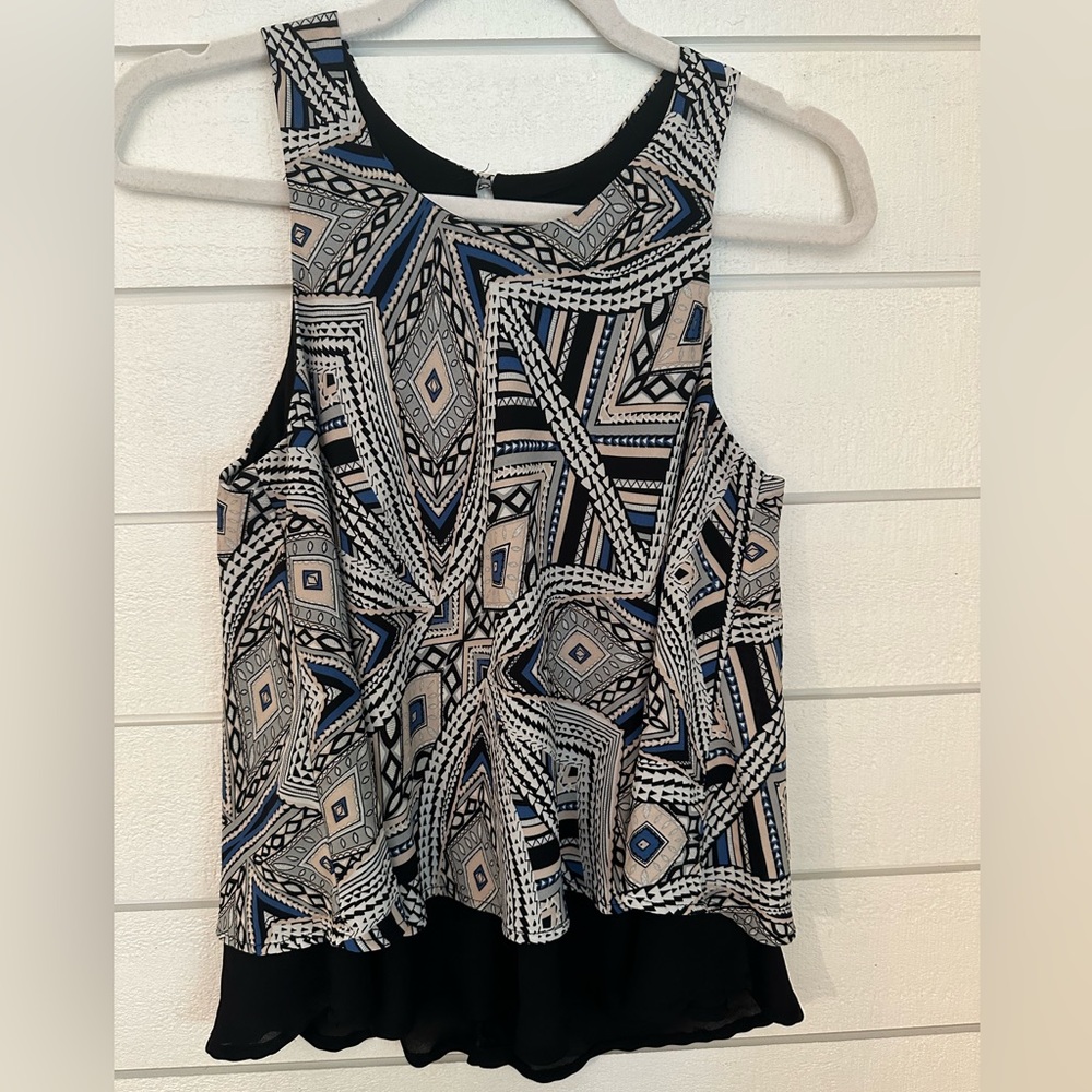 Mossimo XS geo print trapeze blouse